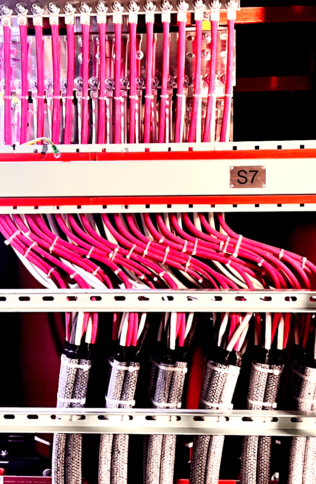 船に命を吹き込む、造船電機のプロへ 造船所で行う電機艤装工事の仕事